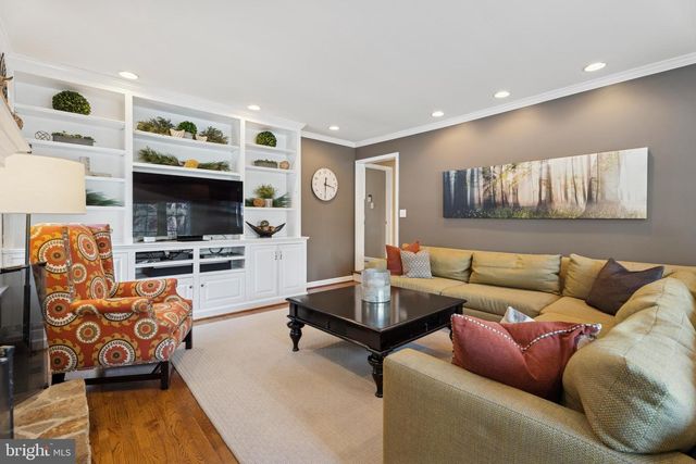 825 SPRINGBANK LN, Wayne, PA 19087