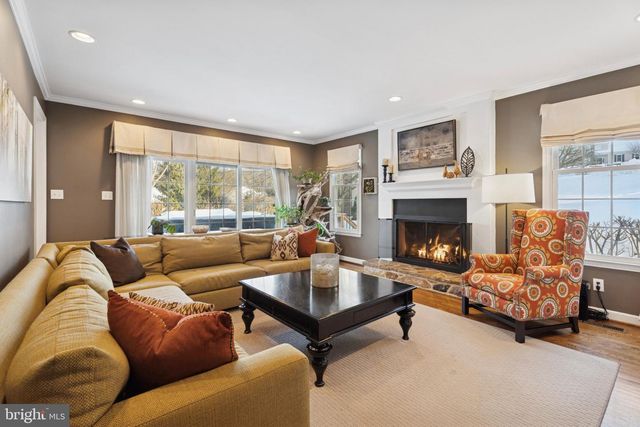 825 SPRINGBANK LN, Wayne, PA 19087