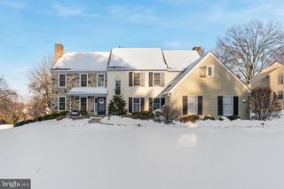 825 SPRINGBANK LN, Wayne, PA 19087