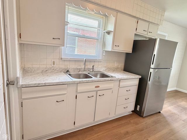 208 N 5th Avenue, Beech Grove, IN 46107