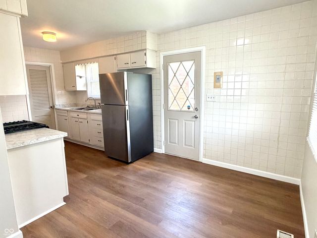 208 N 5th Avenue, Beech Grove, IN 46107