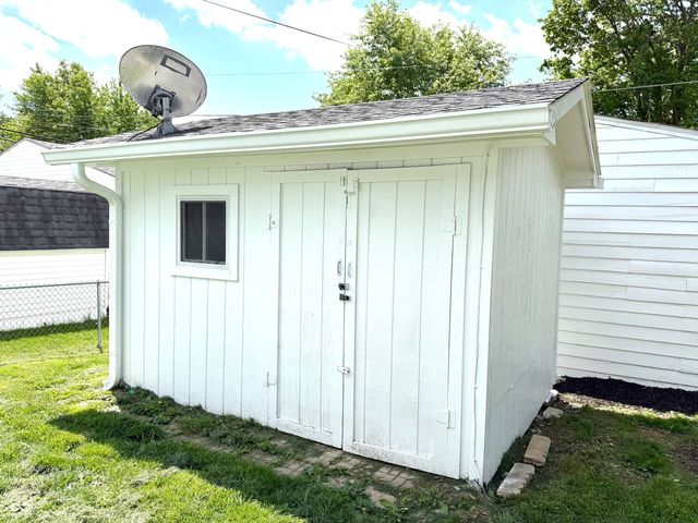 208 N 5th Avenue, Beech Grove, IN 46107