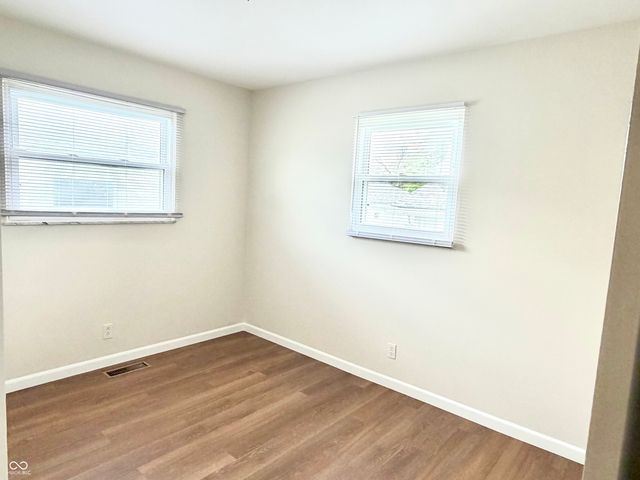 208 N 5th Avenue, Beech Grove, IN 46107