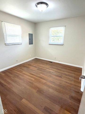 208 N 5th Avenue, Beech Grove, IN 46107