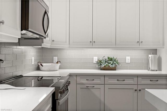 8821 Yucatan CT, Naples, FL 34112