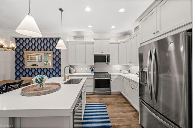 8821 Yucatan CT, Naples, FL 34112