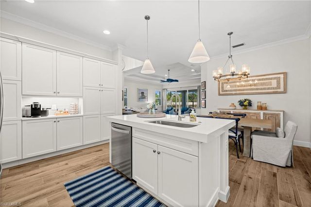 8821 Yucatan CT, Naples, FL 34112