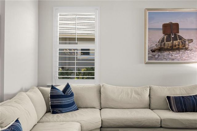 8821 Yucatan CT, Naples, FL 34112