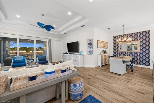 8821 Yucatan CT, Naples, FL 34112