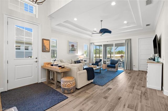 8821 Yucatan CT, Naples, FL 34112