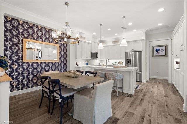 8821 Yucatan CT, Naples, FL 34112