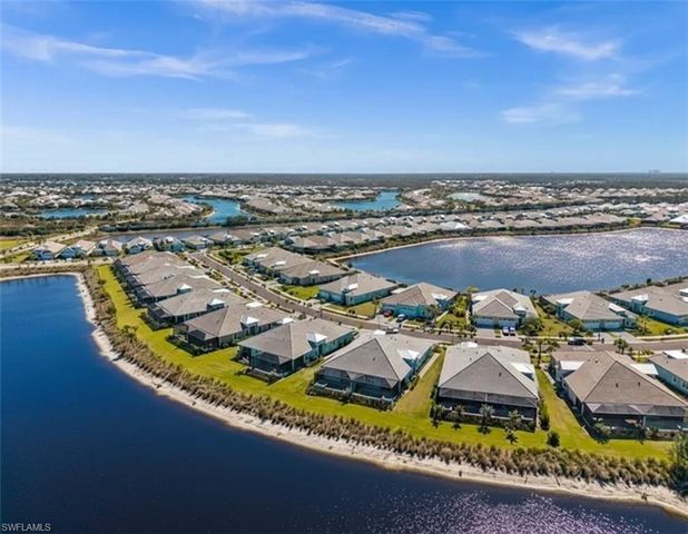 8821 Yucatan CT, Naples, FL 34112