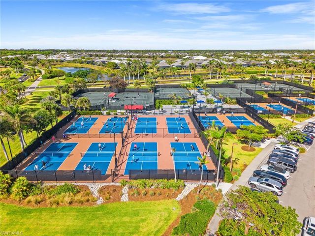 8821 Yucatan CT, Naples, FL 34112