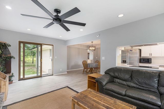 28585 Pratt Road, Richmond Twp, MI 48062