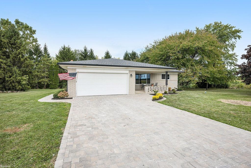 28585 Pratt Road, Richmond Twp, MI 48062