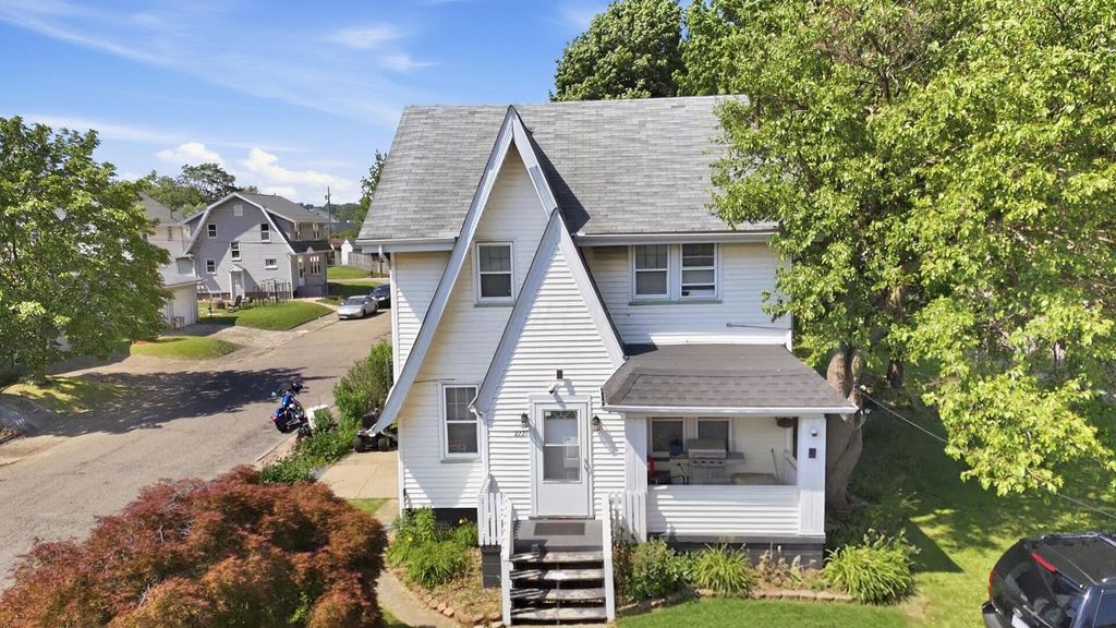 2221 9th Street NW, Canton, OH 44708
