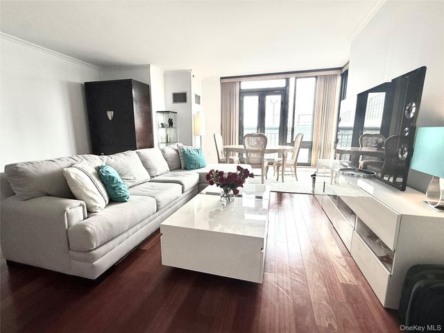 10 City Place 9G, White Plains, NY 10601