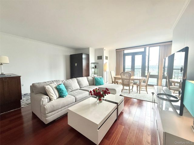 10 City Place 9G, White Plains, NY 10601