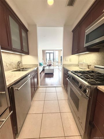 10 City Place 9G, White Plains, NY 10601