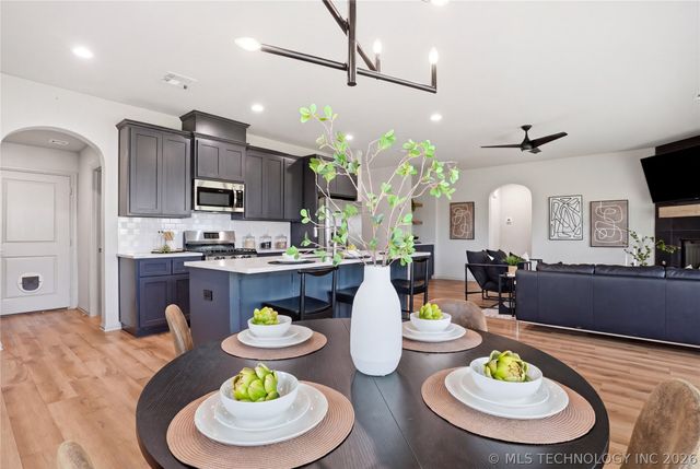 5917 E 126th Place S, Bixby, OK 74008