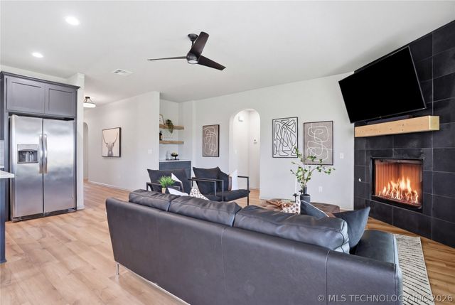 5917 E 126th Place S, Bixby, OK 74008