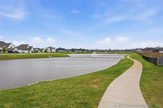 5917 E 126th Place S, Bixby, OK 74008