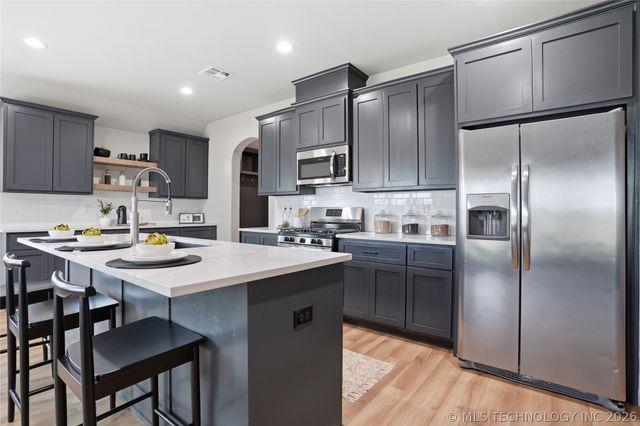 5917 E 126th Place S, Bixby, OK 74008