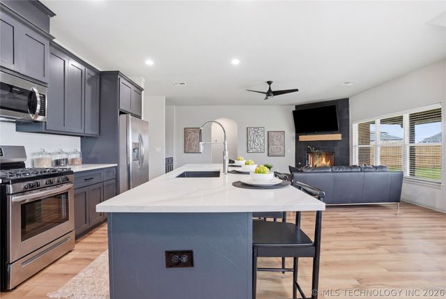5917 E 126th Place S, Bixby, OK 74008