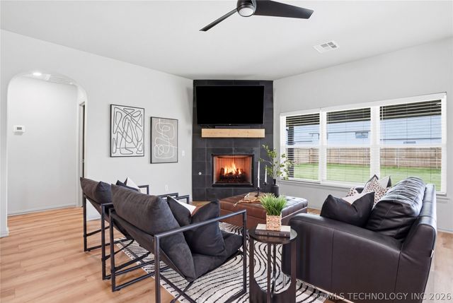 5917 E 126th Place S, Bixby, OK 74008