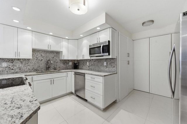 3250 S Ocean Boulevard 401s, Palm Beach, FL 33480