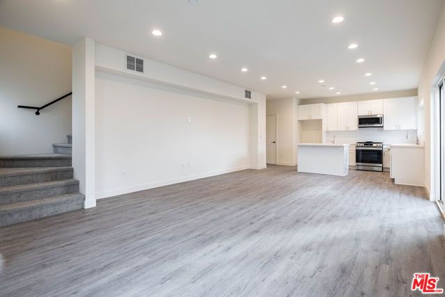 4806 Elmwood Avenue, Los Angeles, CA 90004