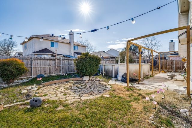 424 Heritage Drive, Crowley, TX 76036