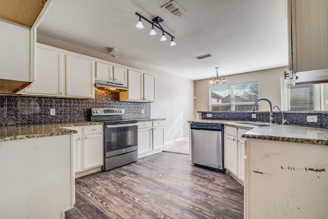 424 Heritage Drive, Crowley, TX 76036