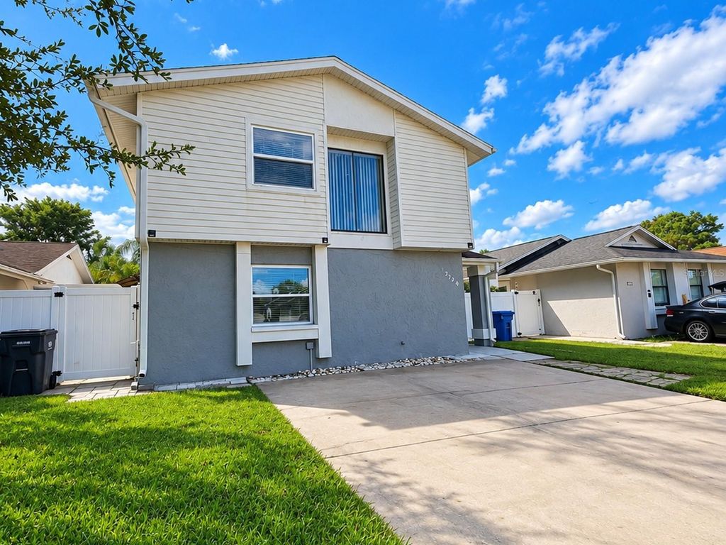 Image 2 of property listing at 5124 SPRINGWOOD DRIVE, Tampa, FL 33624