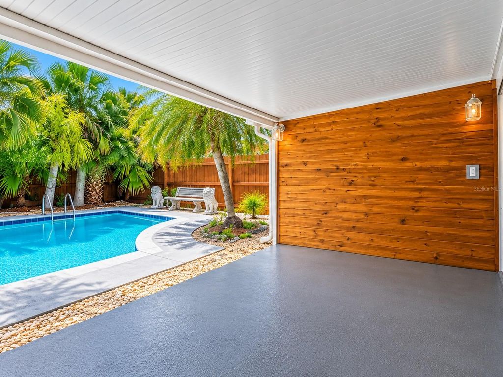 Image 20 of property listing at 5124 SPRINGWOOD DRIVE, Tampa, FL 33624