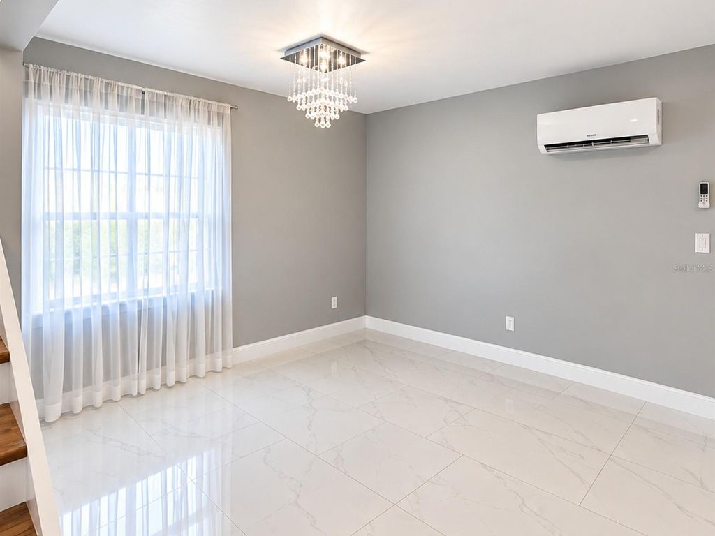 Image 5 of property listing at 5124 SPRINGWOOD DRIVE, Tampa, FL 33624
