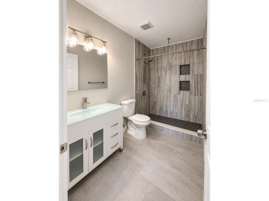 Image 8 of property listing at 5124 SPRINGWOOD DRIVE, Tampa, FL 33624