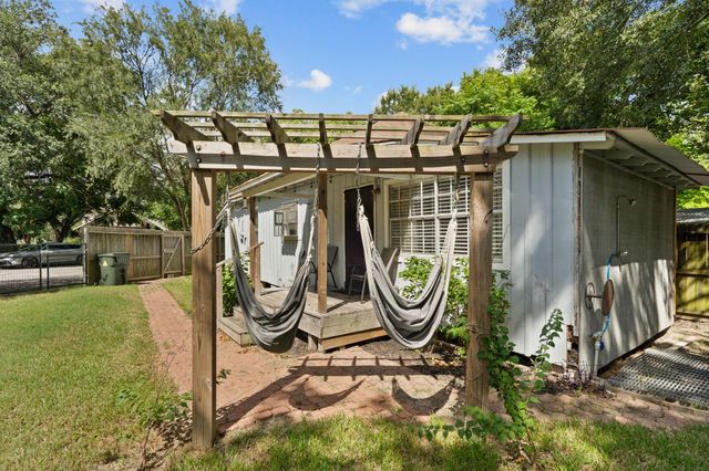 3915 W Estes Drive Drive, Bacliff, TX 77518