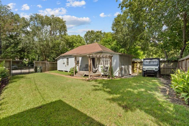3915 W Estes Drive Drive, Bacliff, TX 77518