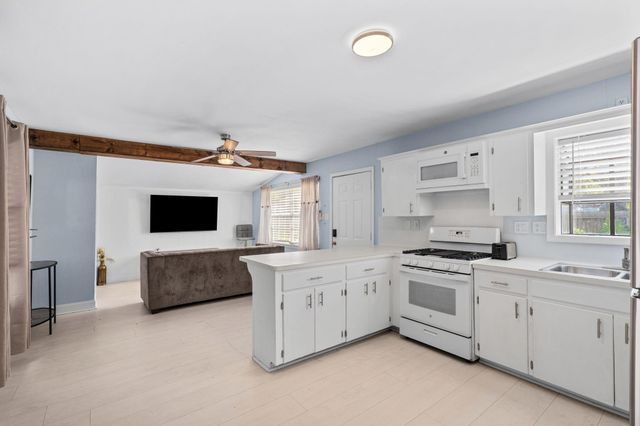3915 W Estes Drive Drive, Bacliff, TX 77518