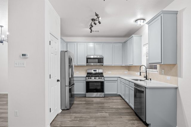 10208 Laredo DR 105, Austin, TX 78748