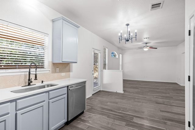 10208 Laredo DR 105, Austin, TX 78748