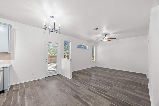 10208 Laredo DR 105, Austin, TX 78748