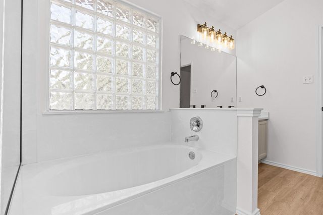 10208 Laredo DR 105, Austin, TX 78748