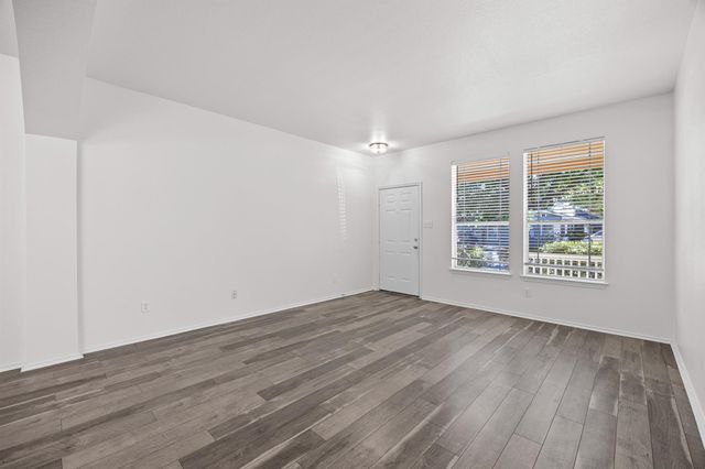 10208 Laredo DR 105, Austin, TX 78748