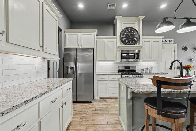 1334 Ladera Circle, Moore, OK 73160