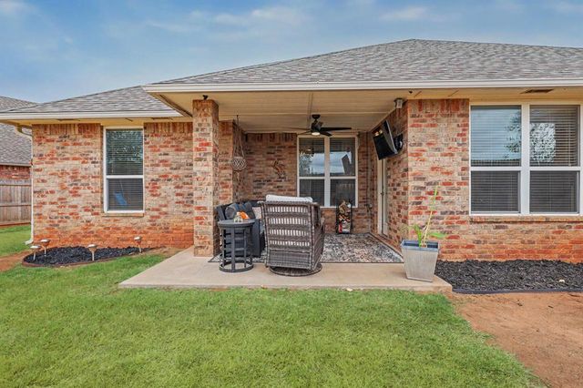 1334 Ladera Circle, Moore, OK 73160