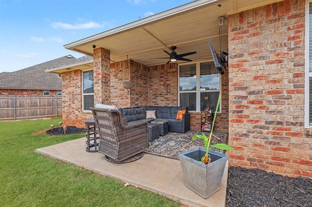 1334 Ladera Circle, Moore, OK 73160