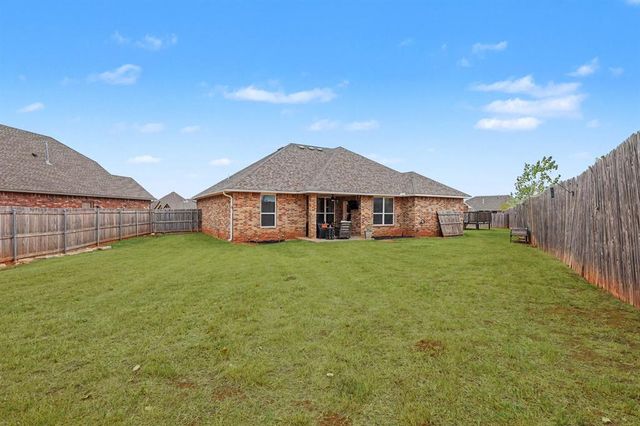 1334 Ladera Circle, Moore, OK 73160