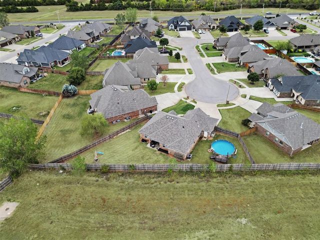 1334 Ladera Circle, Moore, OK 73160